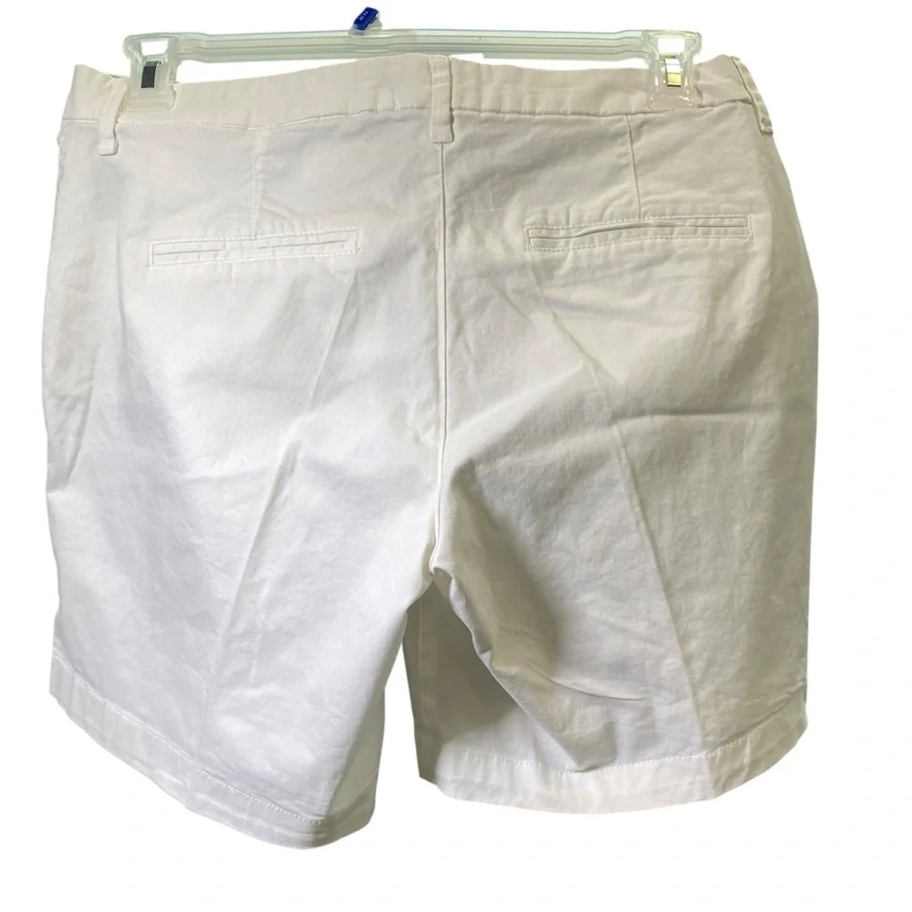 Old Navy Women's size 10 Cream color Shorts Classic Tailored Fit